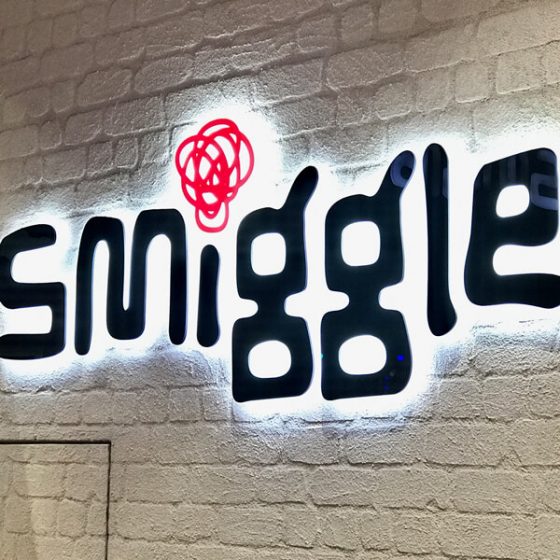 Dura Rustic brick profile from DuraBric with Smiggle branding and painted white background – Smiggle, Singapore